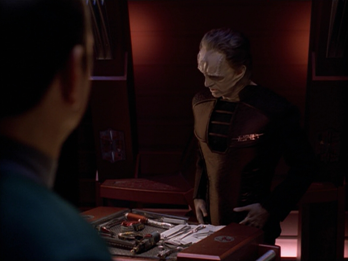 extant_StarTrek_VOY_5x08-NothingHuman_02704.jpg