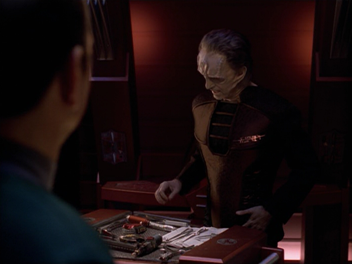 extant_StarTrek_VOY_5x08-NothingHuman_02705.jpg