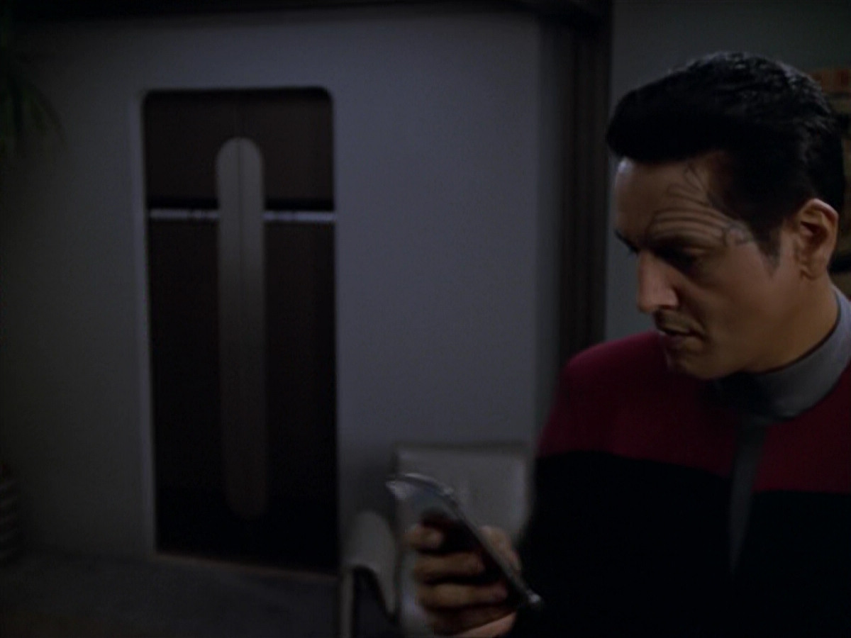 extant_StarTrek_VOY_5x08-NothingHuman_02720.jpg
