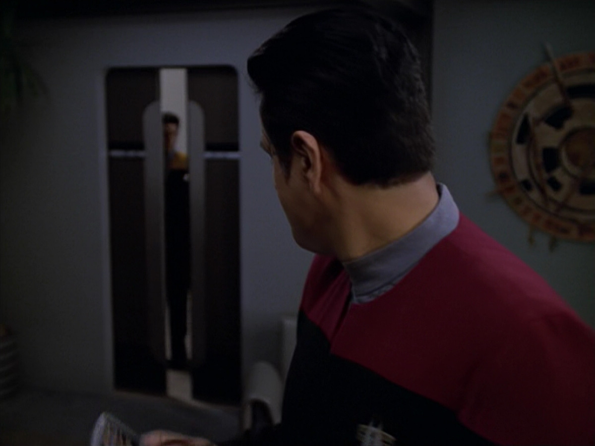 extant_StarTrek_VOY_5x08-NothingHuman_02726.jpg