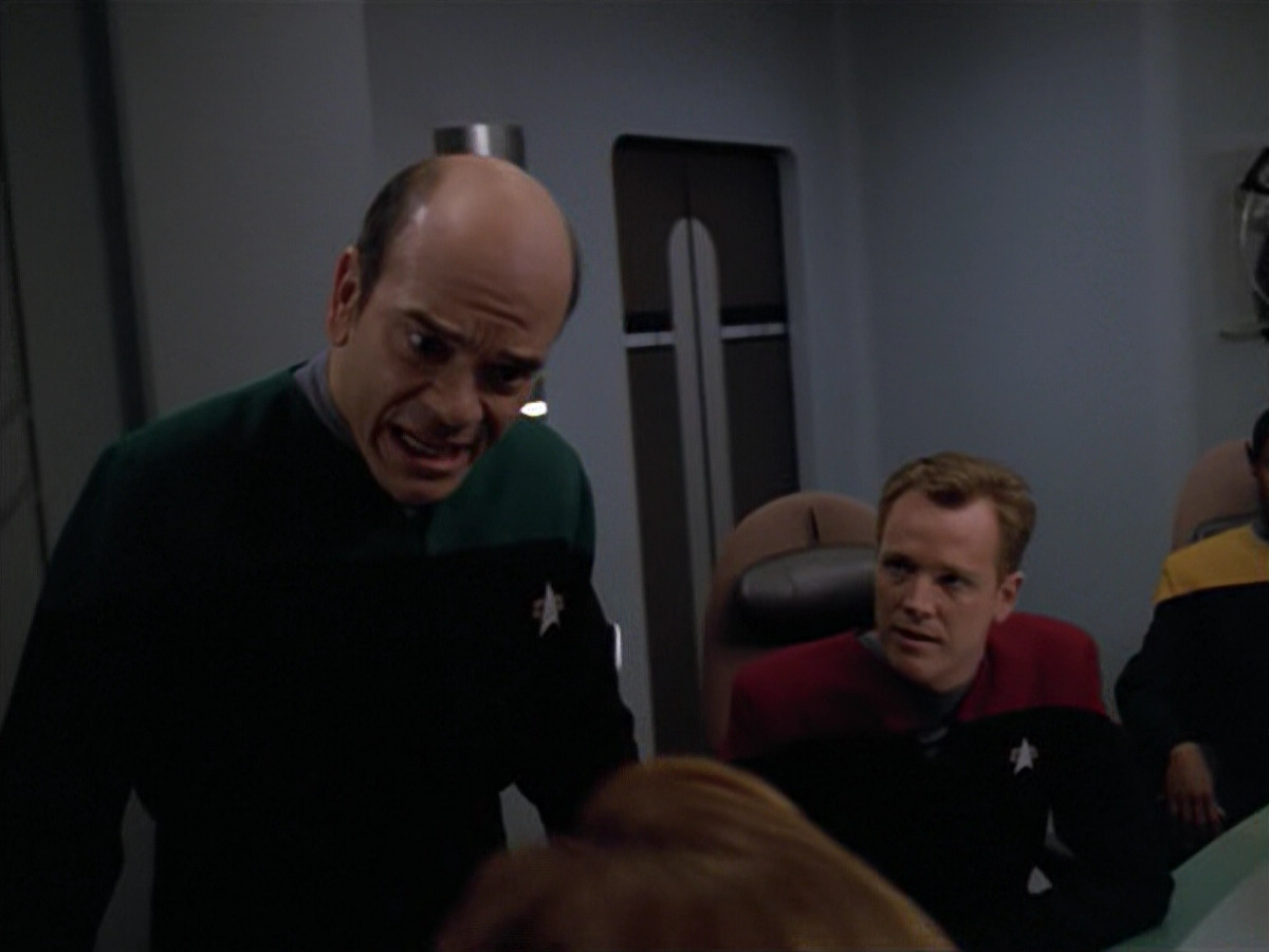 extant_StarTrek_VOY_5x08-NothingHuman_02804.jpg