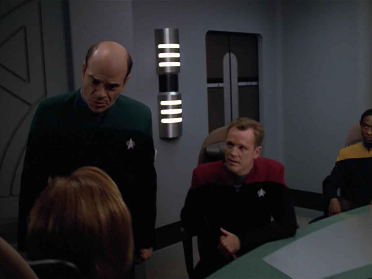 extant_StarTrek_VOY_5x08-NothingHuman_02805.jpg