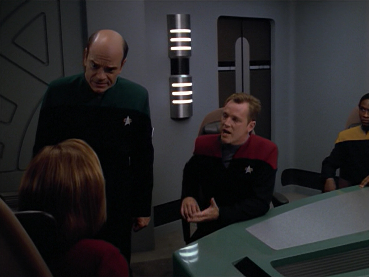 extant_StarTrek_VOY_5x08-NothingHuman_02806.jpg