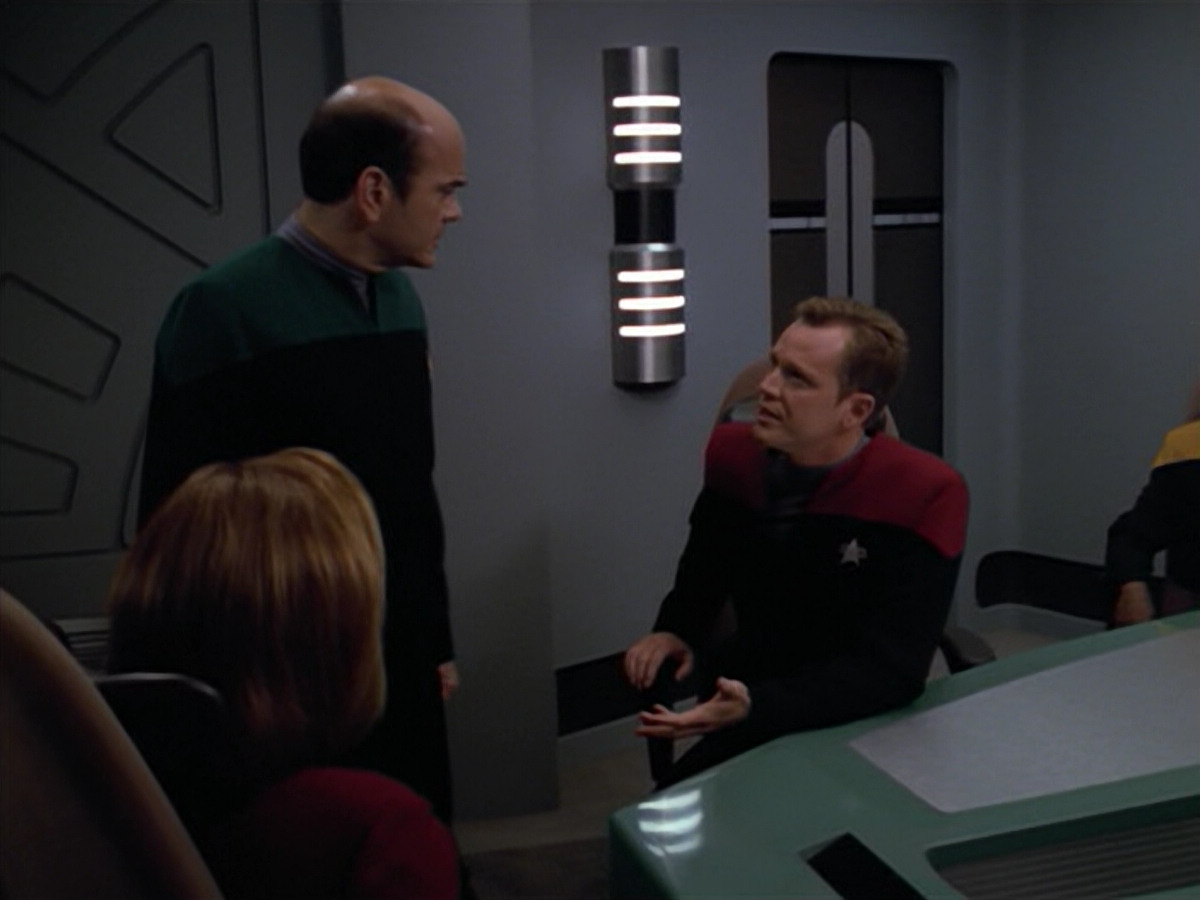extant_StarTrek_VOY_5x08-NothingHuman_02807.jpg