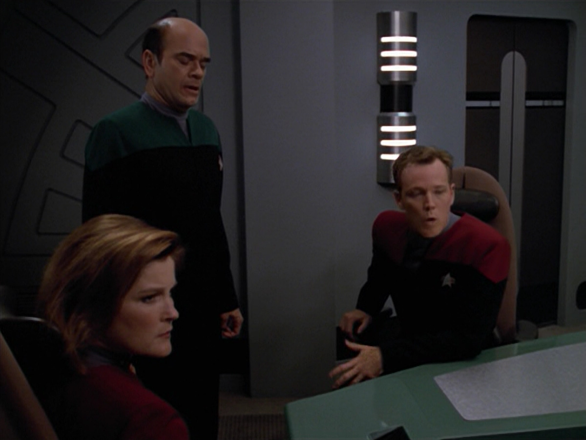extant_StarTrek_VOY_5x08-NothingHuman_02817.jpg