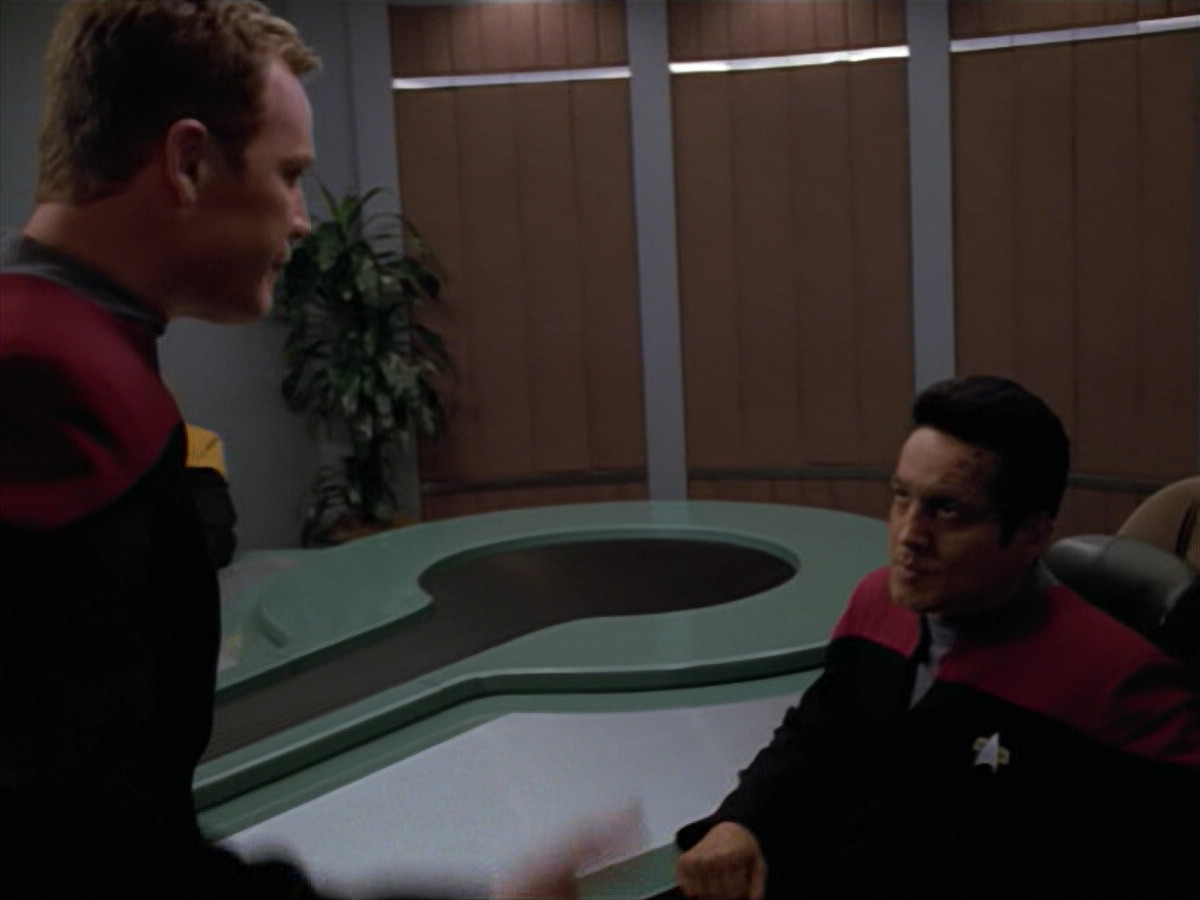 extant_StarTrek_VOY_5x08-NothingHuman_02824.jpg