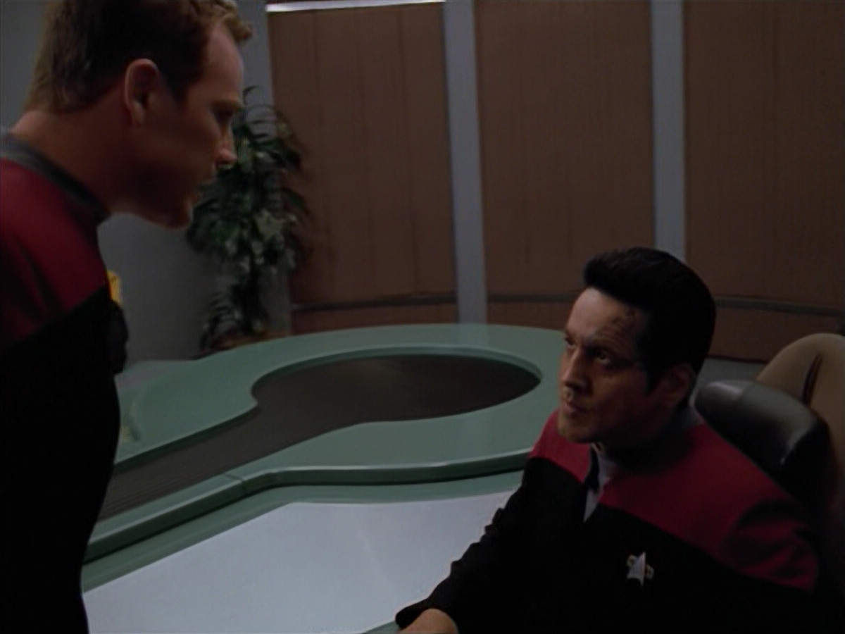 extant_StarTrek_VOY_5x08-NothingHuman_02825.jpg