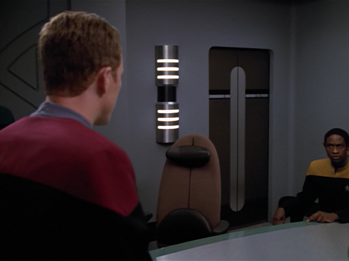 extant_StarTrek_VOY_5x08-NothingHuman_02859.jpg