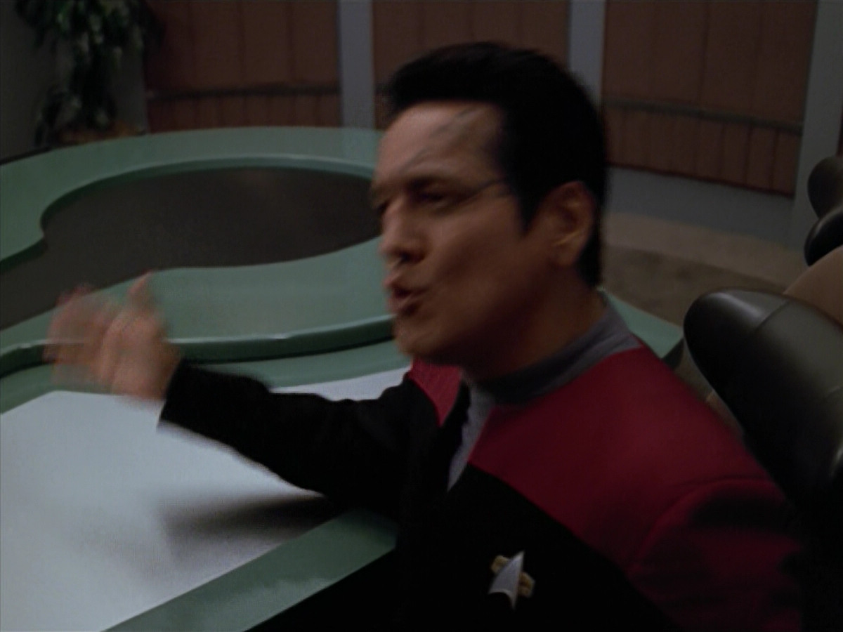 extant_StarTrek_VOY_5x08-NothingHuman_02867.jpg
