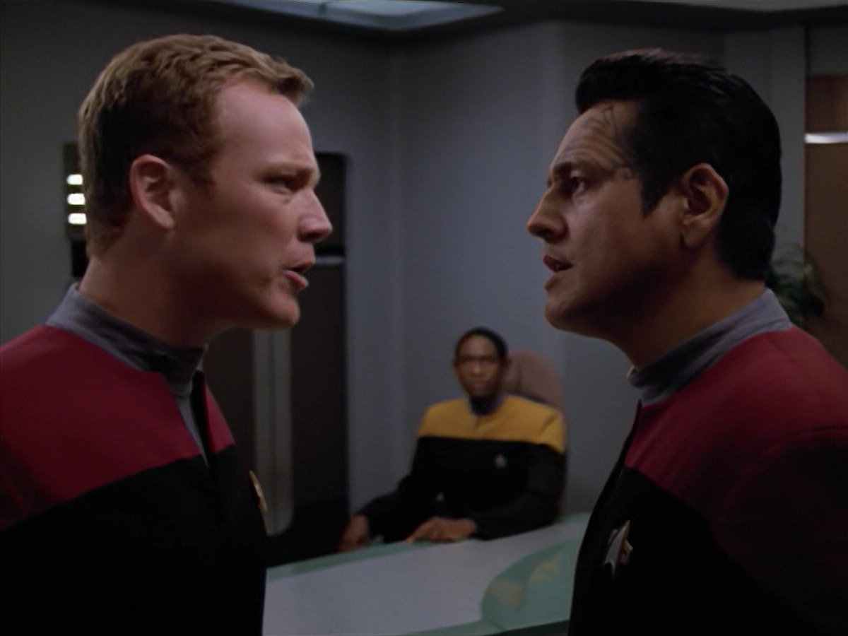 extant_StarTrek_VOY_5x08-NothingHuman_02871.jpg