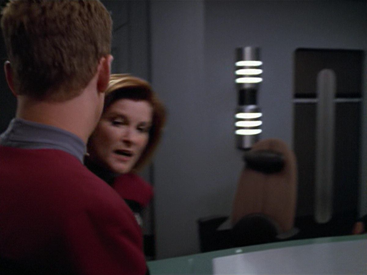 extant_StarTrek_VOY_5x08-NothingHuman_02881.jpg