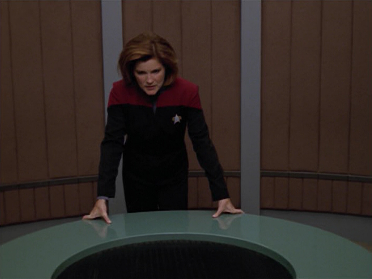 extant_StarTrek_VOY_5x08-NothingHuman_02911.jpg