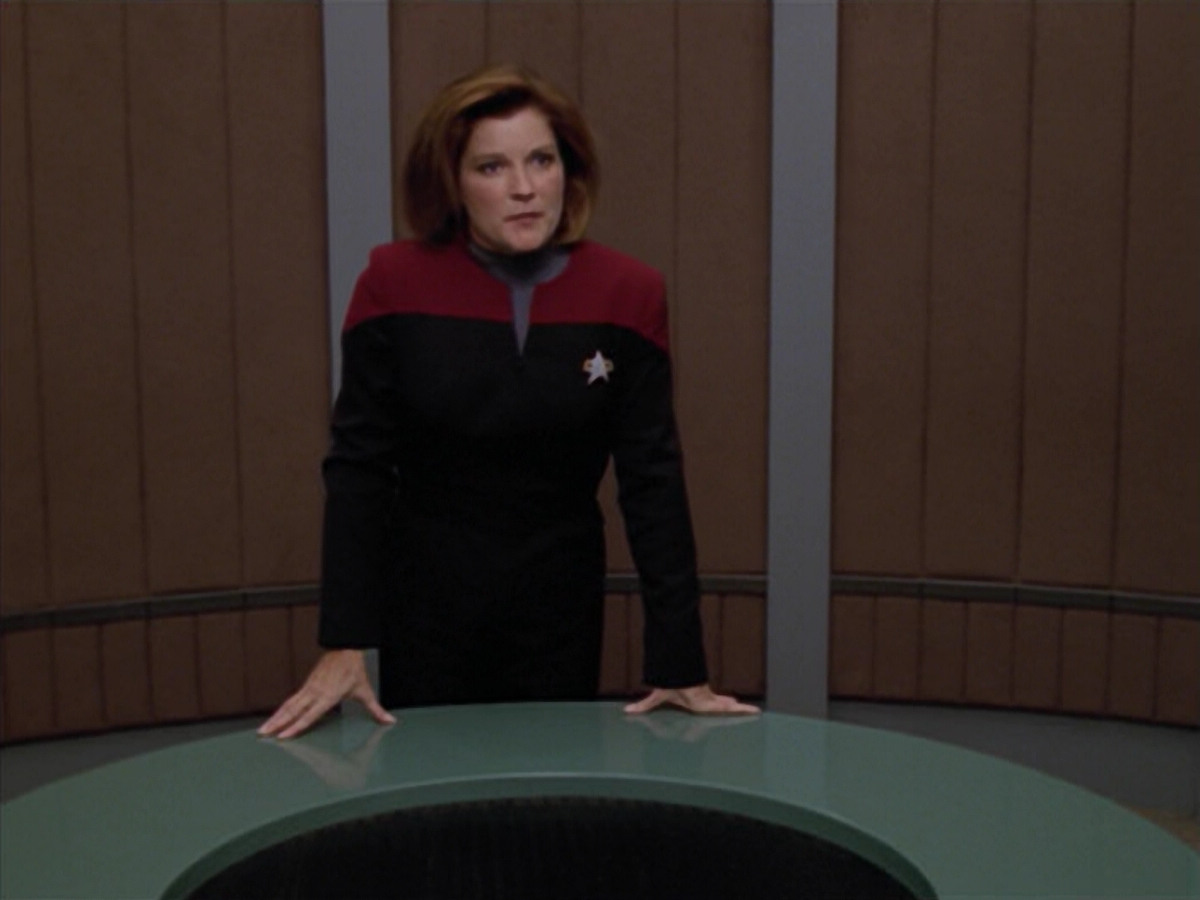 extant_StarTrek_VOY_5x08-NothingHuman_02918.jpg