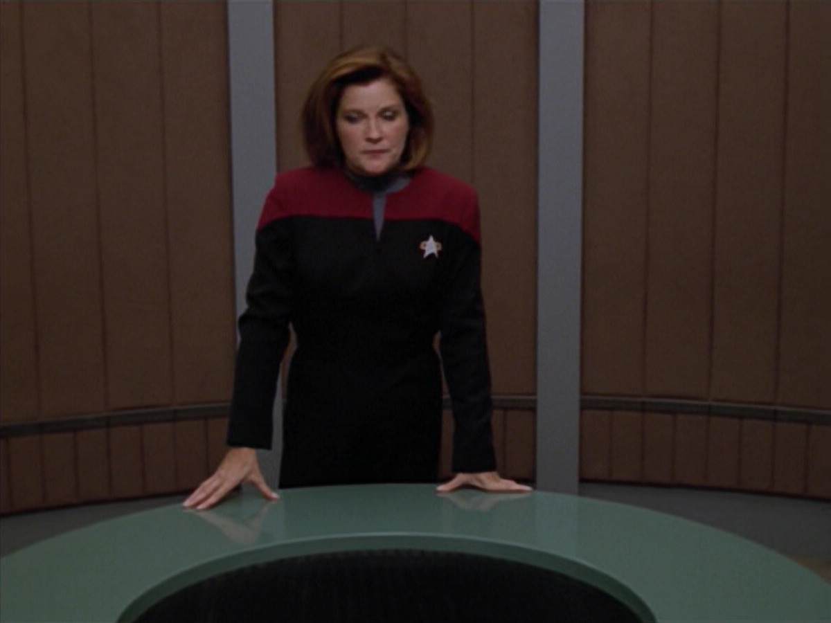 extant_StarTrek_VOY_5x08-NothingHuman_02919.jpg
