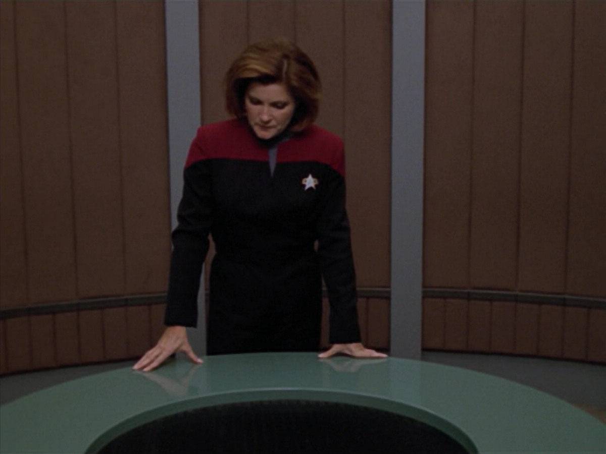 extant_StarTrek_VOY_5x08-NothingHuman_02920.jpg