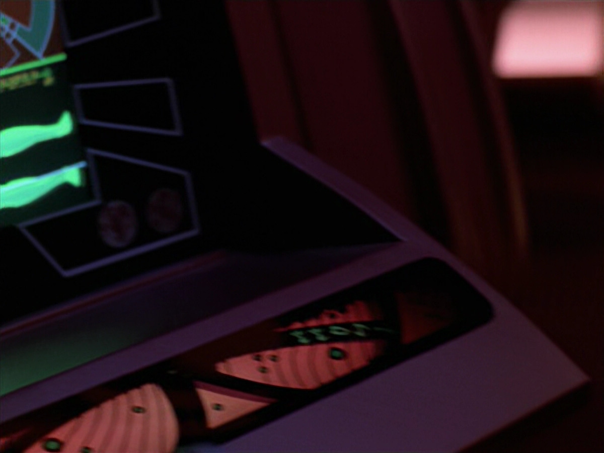 extant_StarTrek_VOY_5x08-NothingHuman_02947.jpg