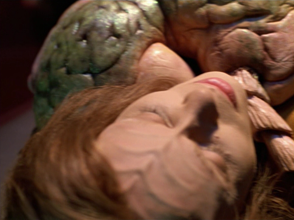 extant_StarTrek_VOY_5x08-NothingHuman_02950.jpg