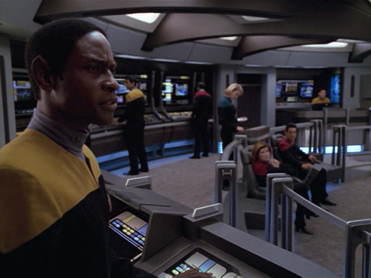 extant_StarTrek_VOY_5x08-NothingHuman_02981.jpg