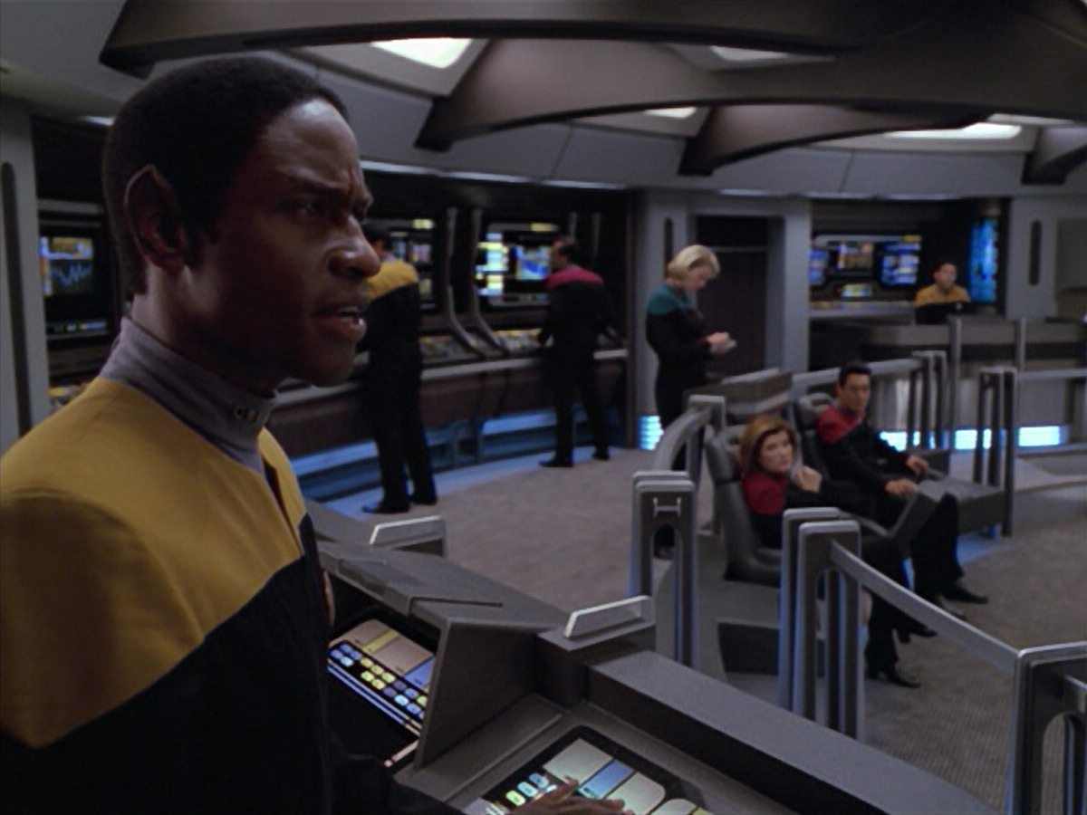 extant_StarTrek_VOY_5x08-NothingHuman_02982.jpg