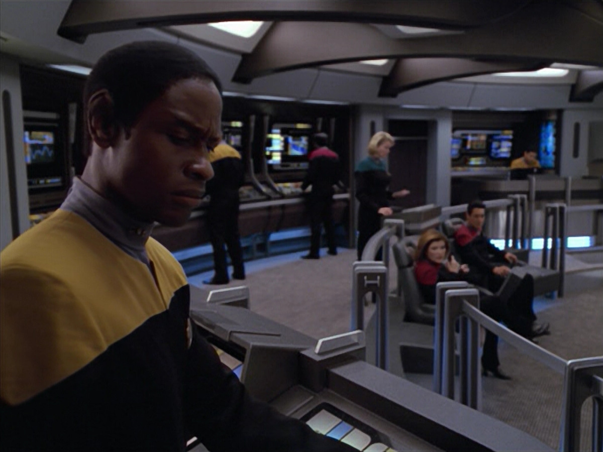 extant_StarTrek_VOY_5x08-NothingHuman_02992.jpg