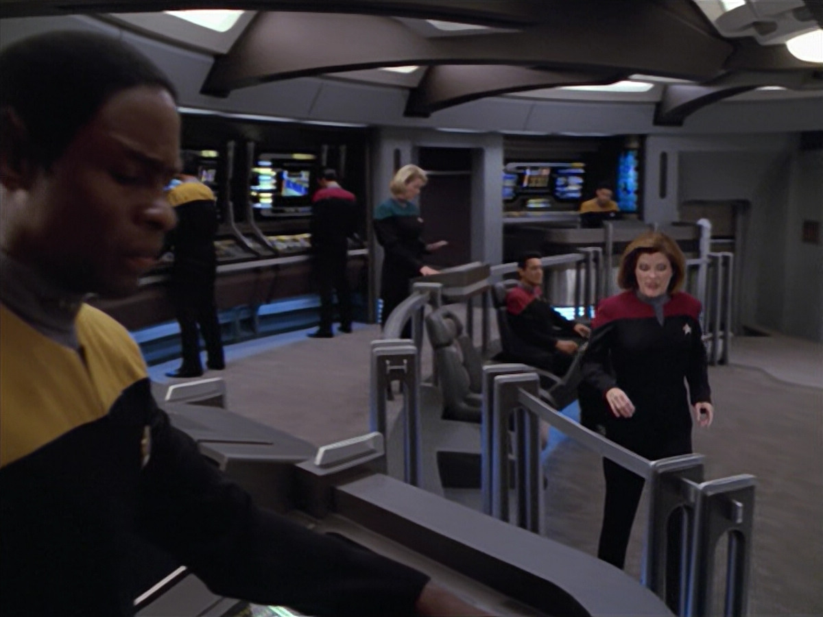 extant_StarTrek_VOY_5x08-NothingHuman_02996.jpg