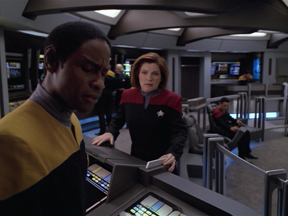 extant_StarTrek_VOY_5x08-NothingHuman_03003.jpg