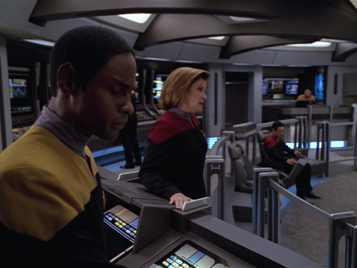 extant_StarTrek_VOY_5x08-NothingHuman_03012.jpg