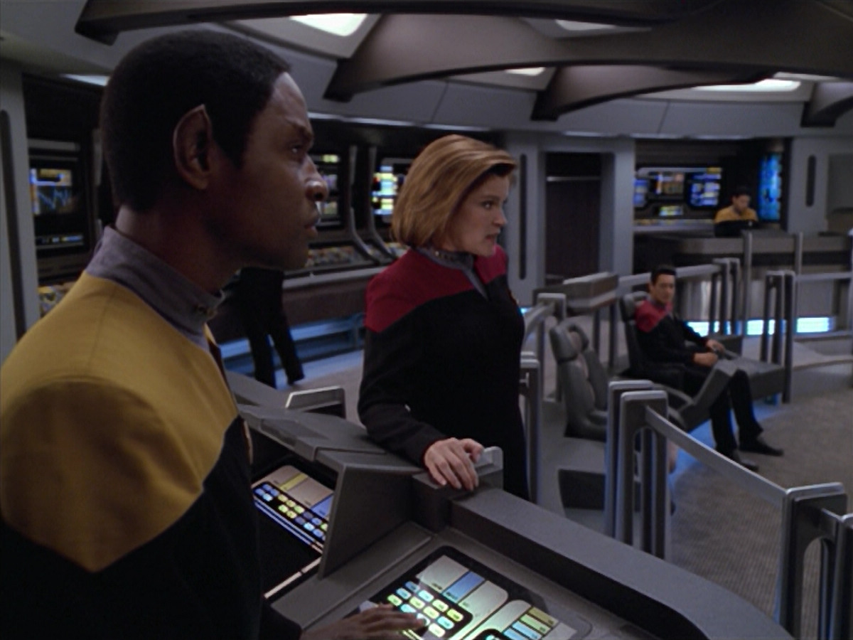 extant_StarTrek_VOY_5x08-NothingHuman_03027.jpg