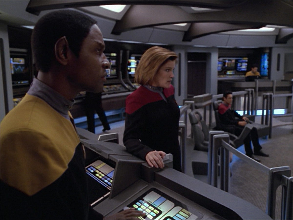extant_StarTrek_VOY_5x08-NothingHuman_03028.jpg