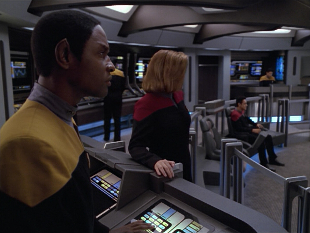 extant_StarTrek_VOY_5x08-NothingHuman_03029.jpg