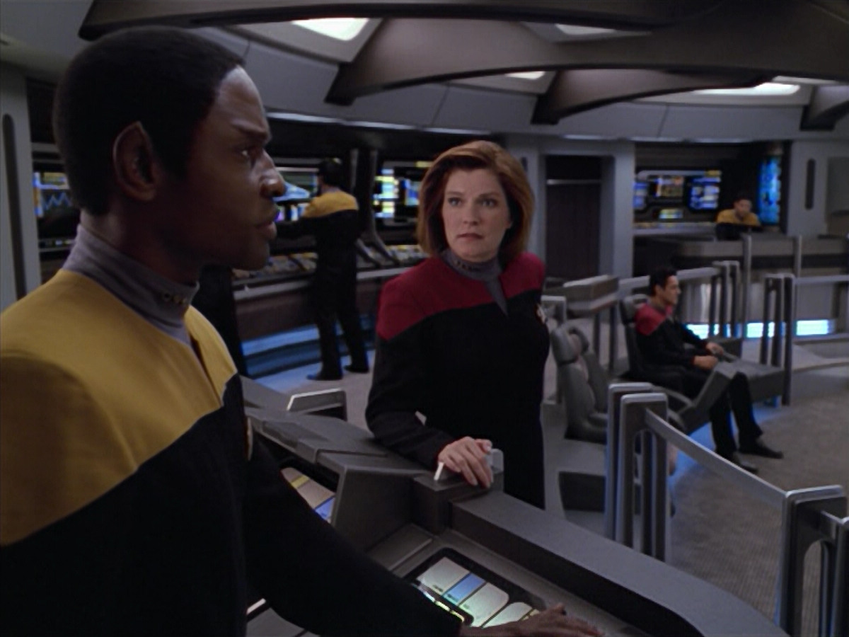 extant_StarTrek_VOY_5x08-NothingHuman_03035.jpg
