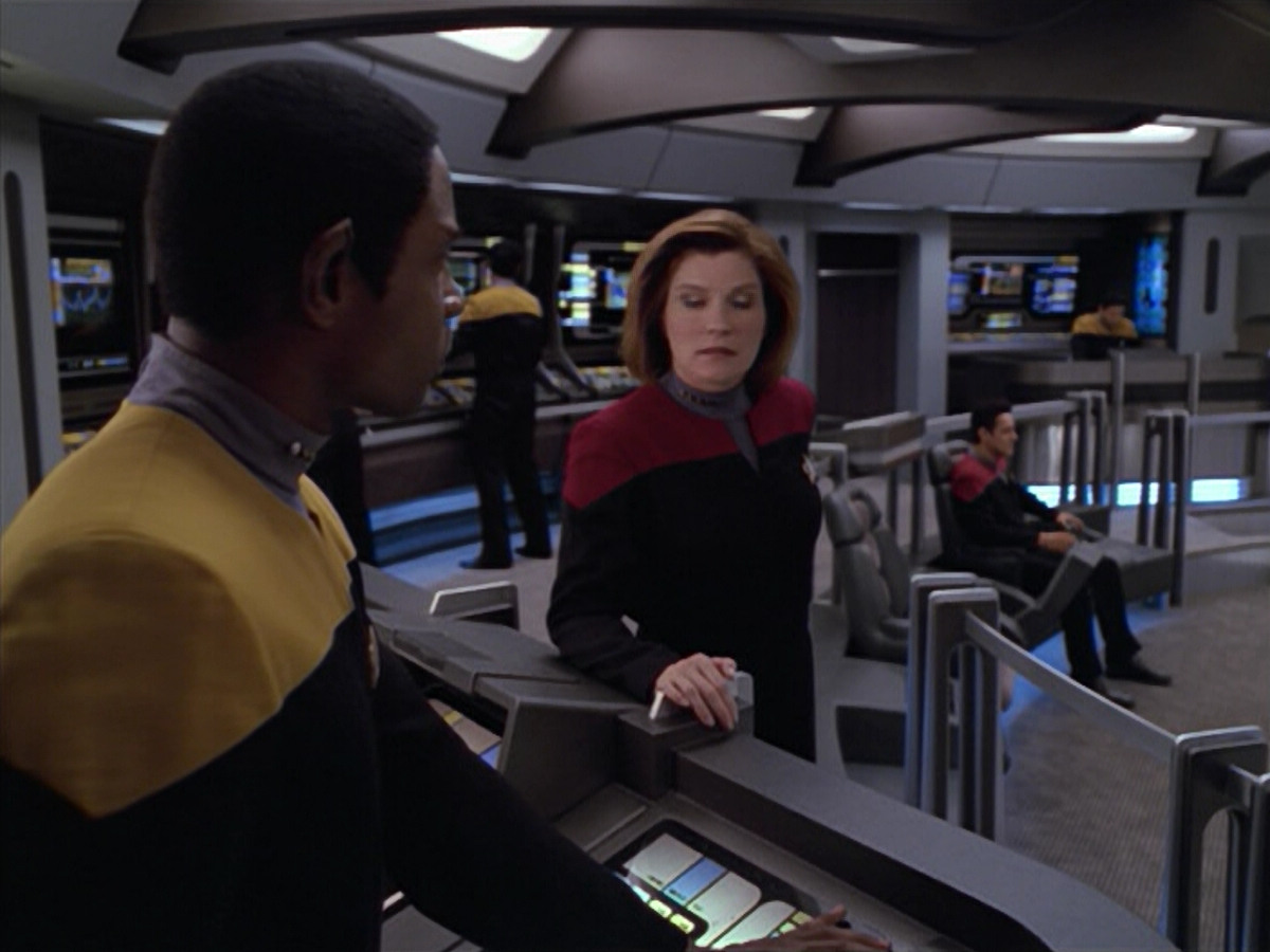extant_StarTrek_VOY_5x08-NothingHuman_03036.jpg