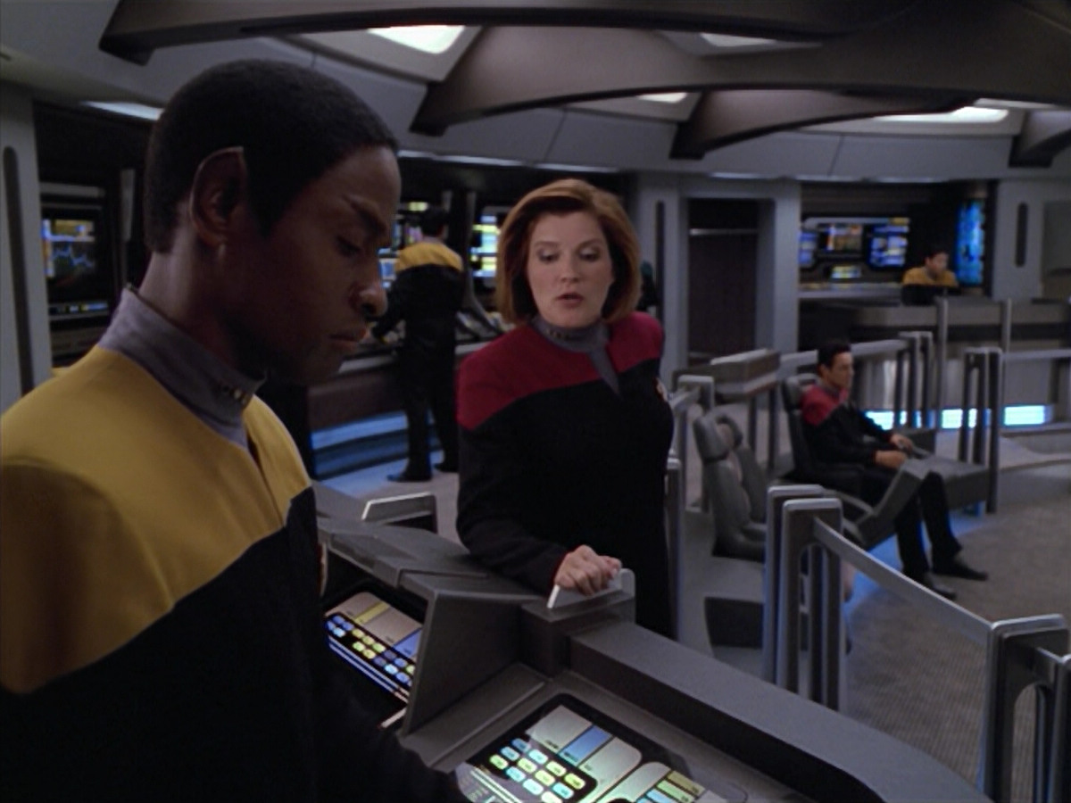 extant_StarTrek_VOY_5x08-NothingHuman_03044.jpg