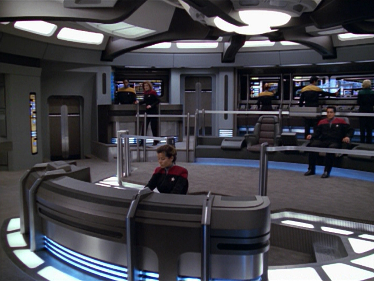 extant_StarTrek_VOY_5x08-NothingHuman_03048.jpg