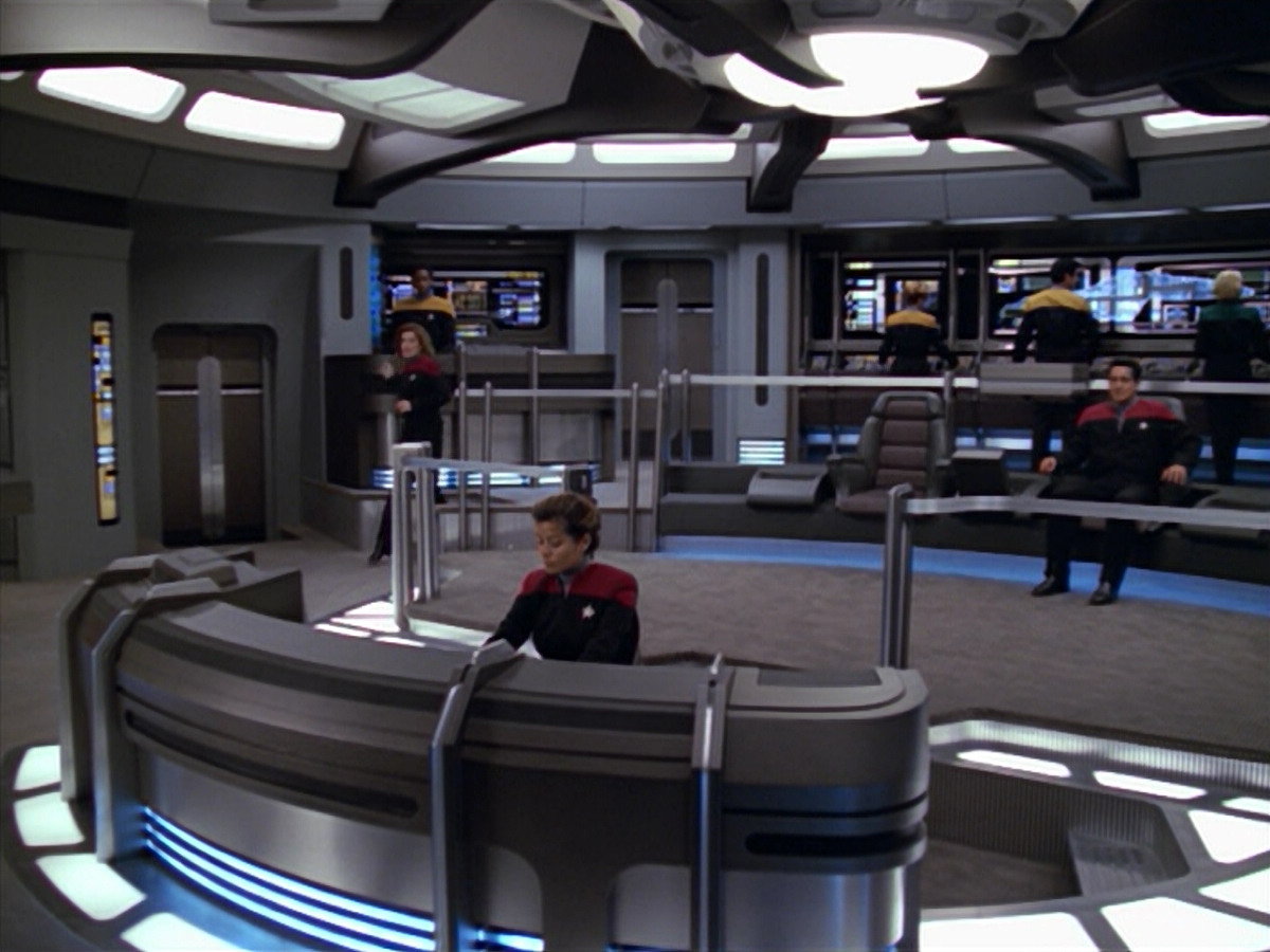 extant_StarTrek_VOY_5x08-NothingHuman_03051.jpg
