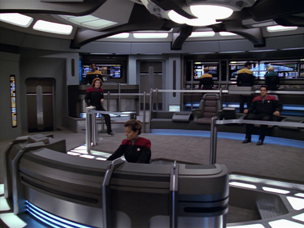 extant_StarTrek_VOY_5x08-NothingHuman_03054.jpg
