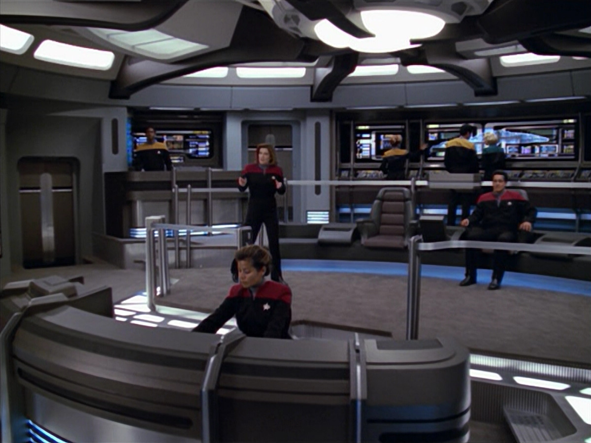 extant_StarTrek_VOY_5x08-NothingHuman_03057.jpg