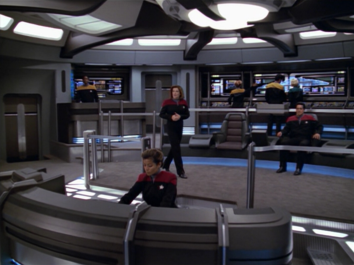 extant_StarTrek_VOY_5x08-NothingHuman_03058.jpg