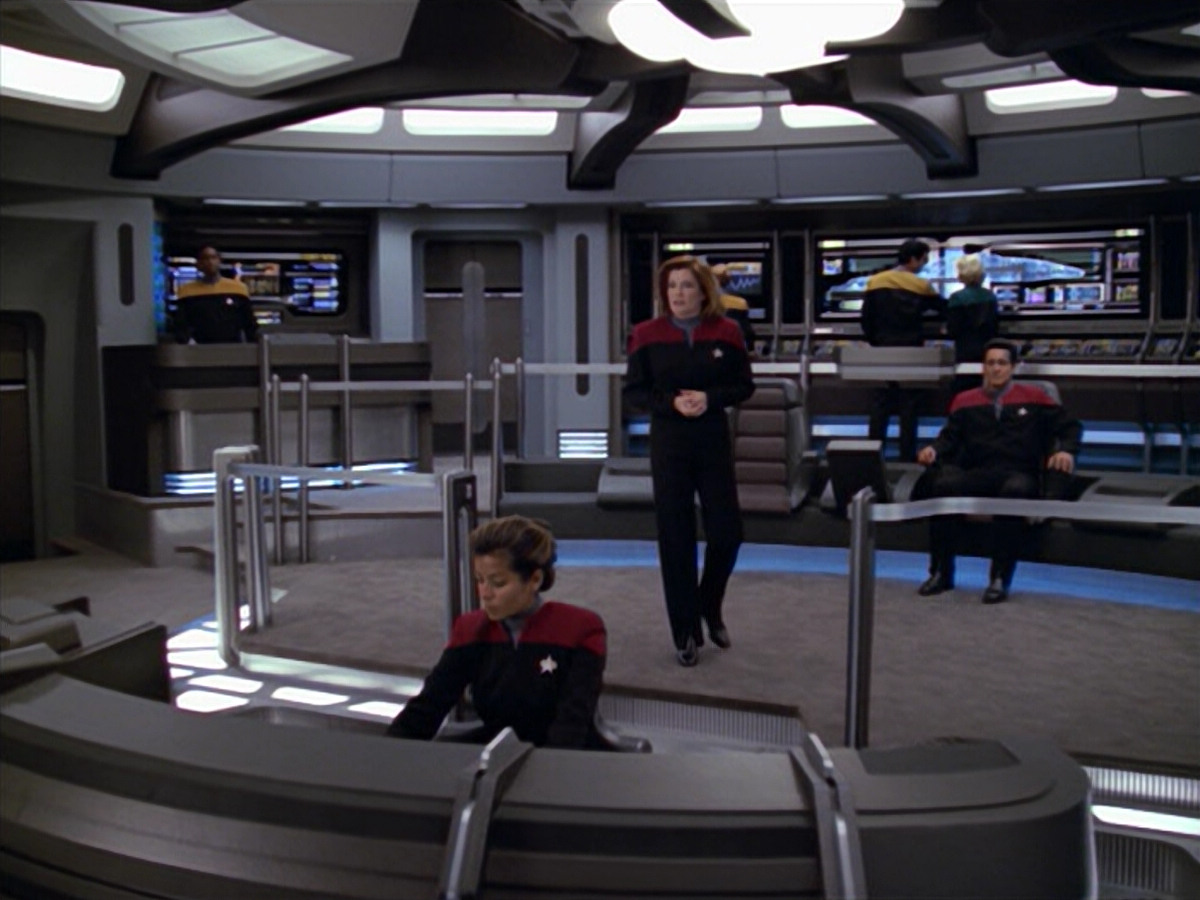 extant_StarTrek_VOY_5x08-NothingHuman_03061.jpg