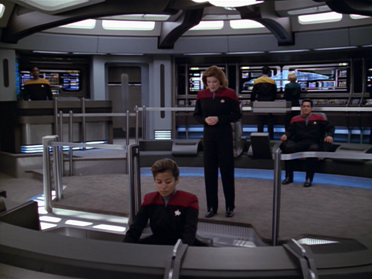 extant_StarTrek_VOY_5x08-NothingHuman_03064.jpg