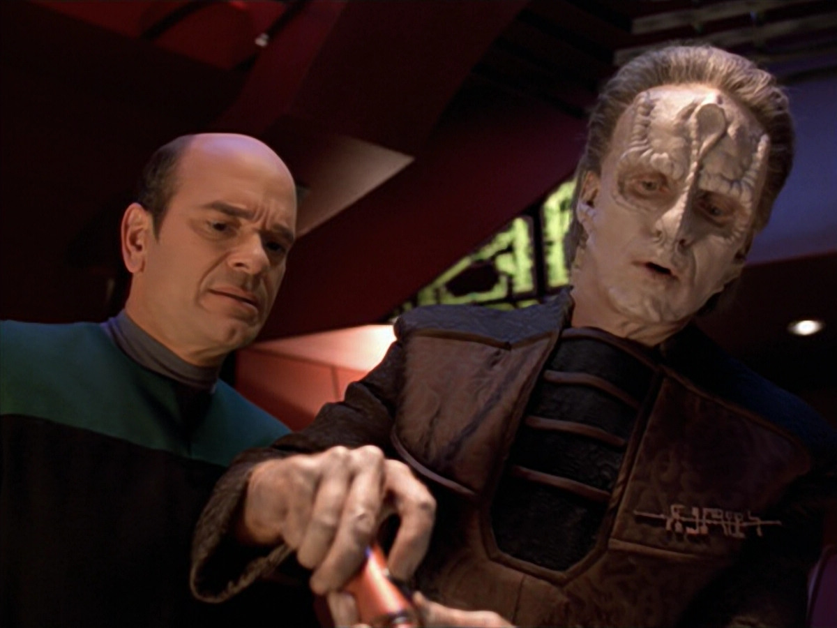 extant_StarTrek_VOY_5x08-NothingHuman_03102.jpg