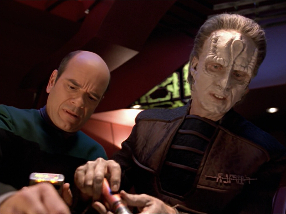 extant_StarTrek_VOY_5x08-NothingHuman_03117.jpg