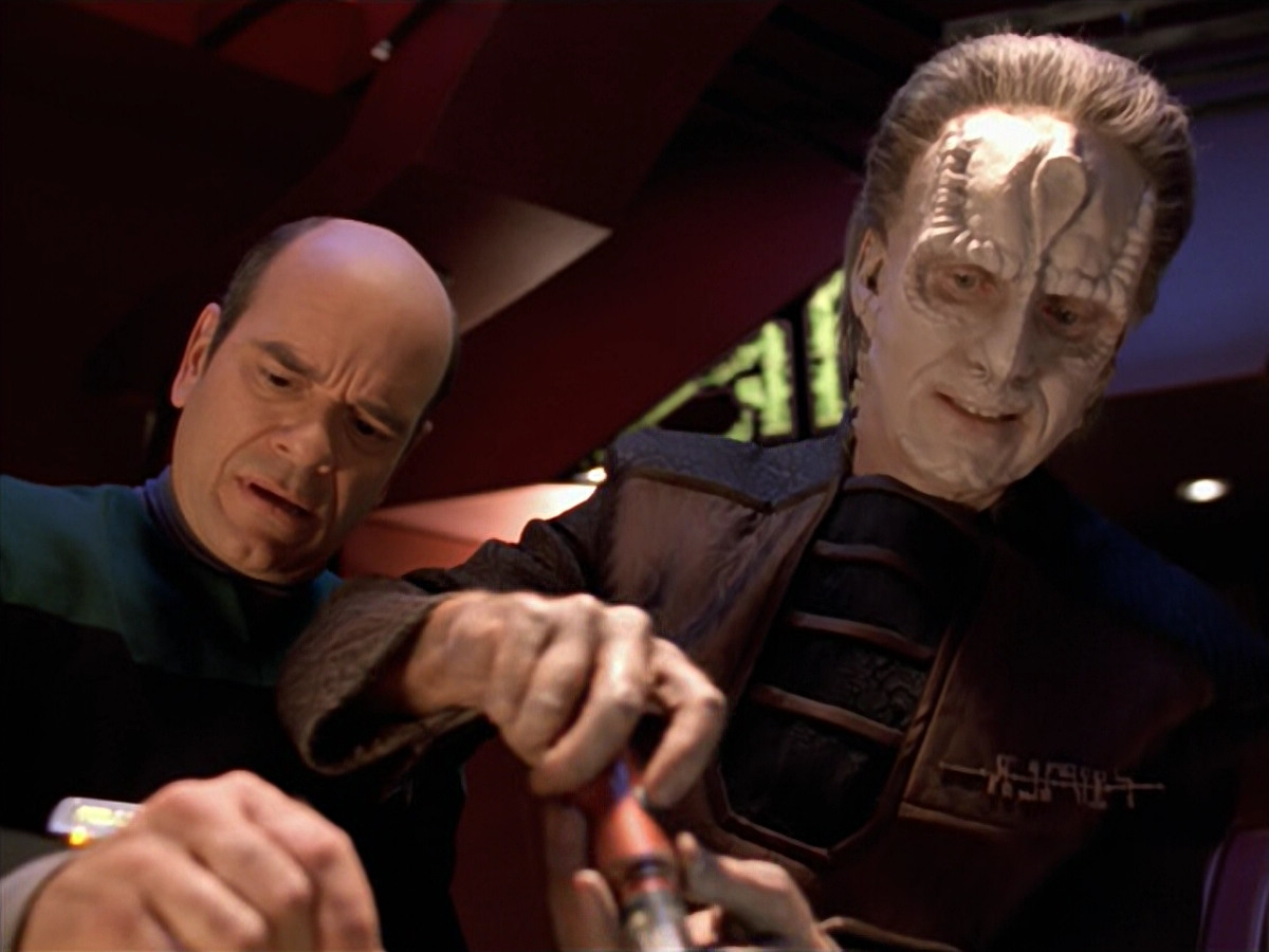 extant_StarTrek_VOY_5x08-NothingHuman_03118.jpg