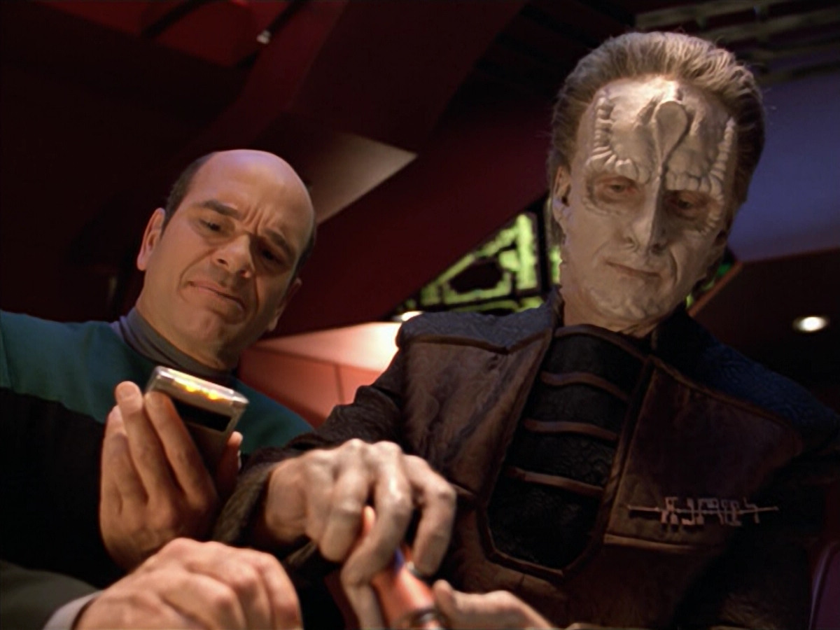 extant_StarTrek_VOY_5x08-NothingHuman_03121.jpg