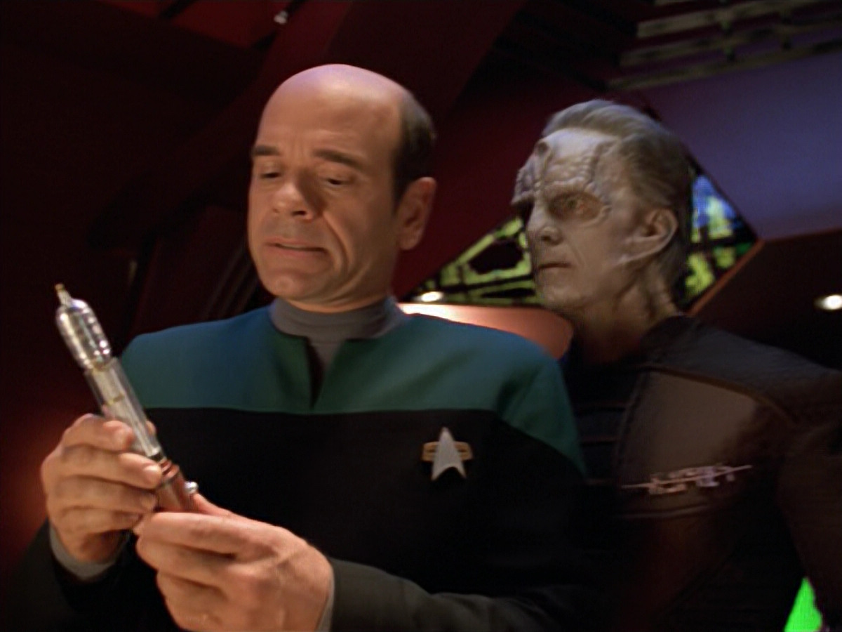 extant_StarTrek_VOY_5x08-NothingHuman_03158.jpg