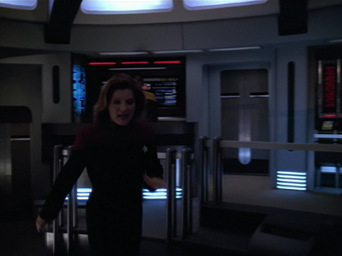 extant_StarTrek_VOY_5x08-NothingHuman_03238.jpg