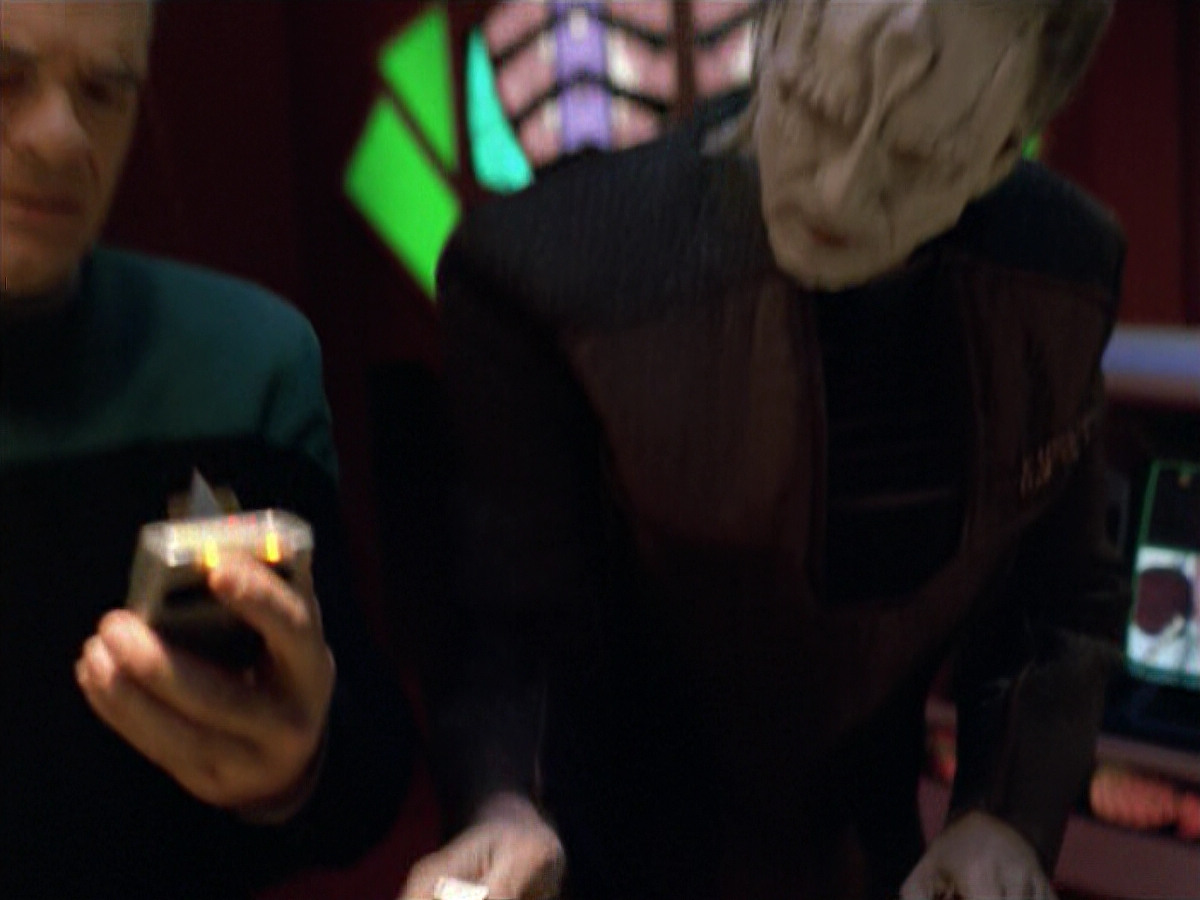 extant_StarTrek_VOY_5x08-NothingHuman_03278.jpg