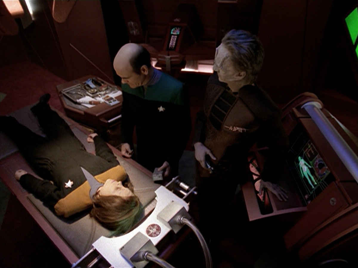 extant_StarTrek_VOY_5x08-NothingHuman_03304.jpg