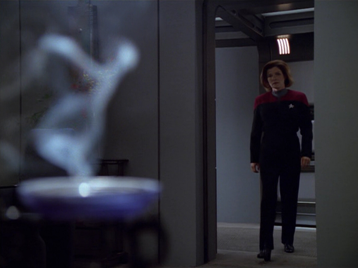 extant_StarTrek_VOY_5x08-NothingHuman_03420.jpg