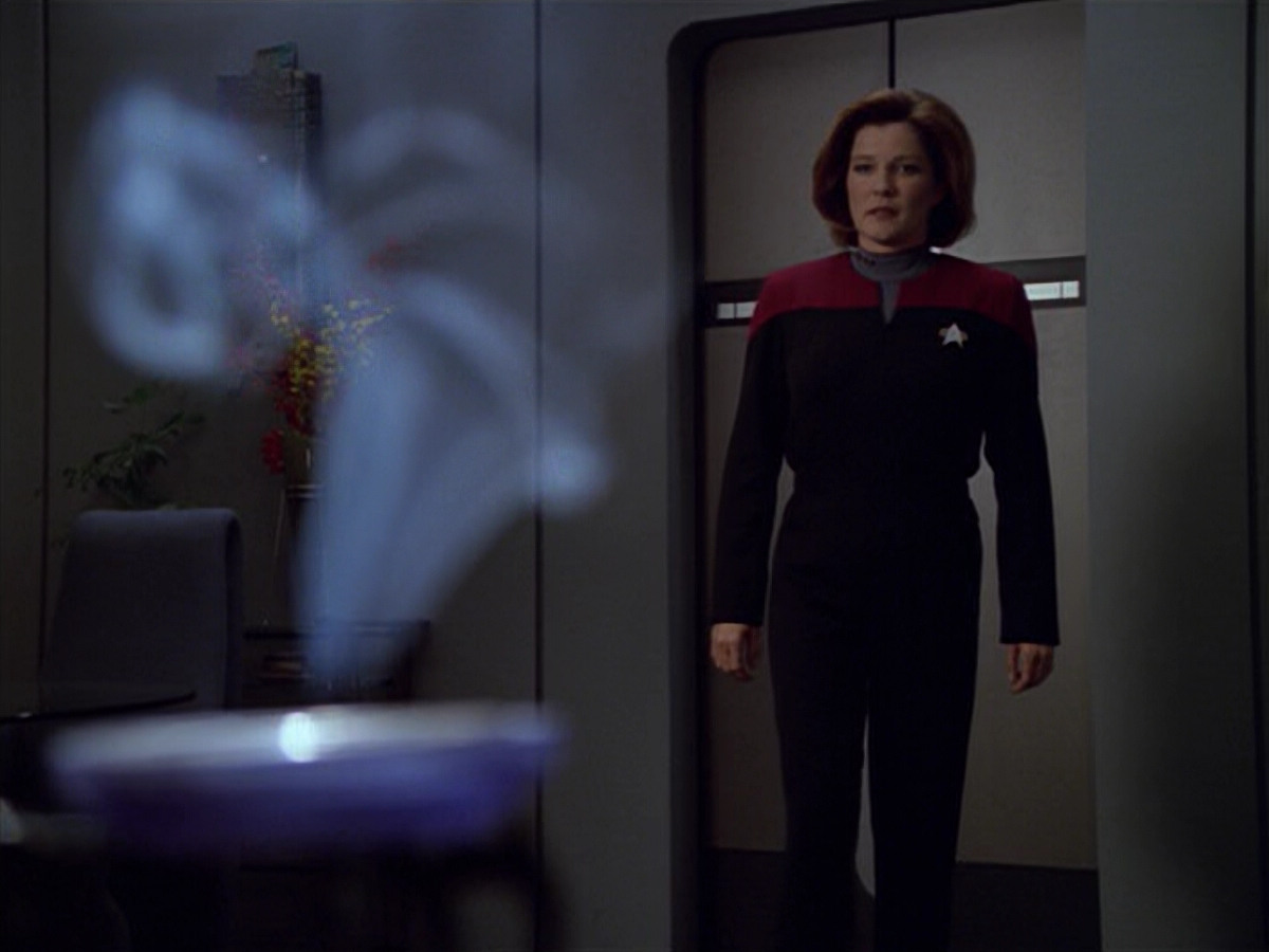 extant_StarTrek_VOY_5x08-NothingHuman_03452.jpg